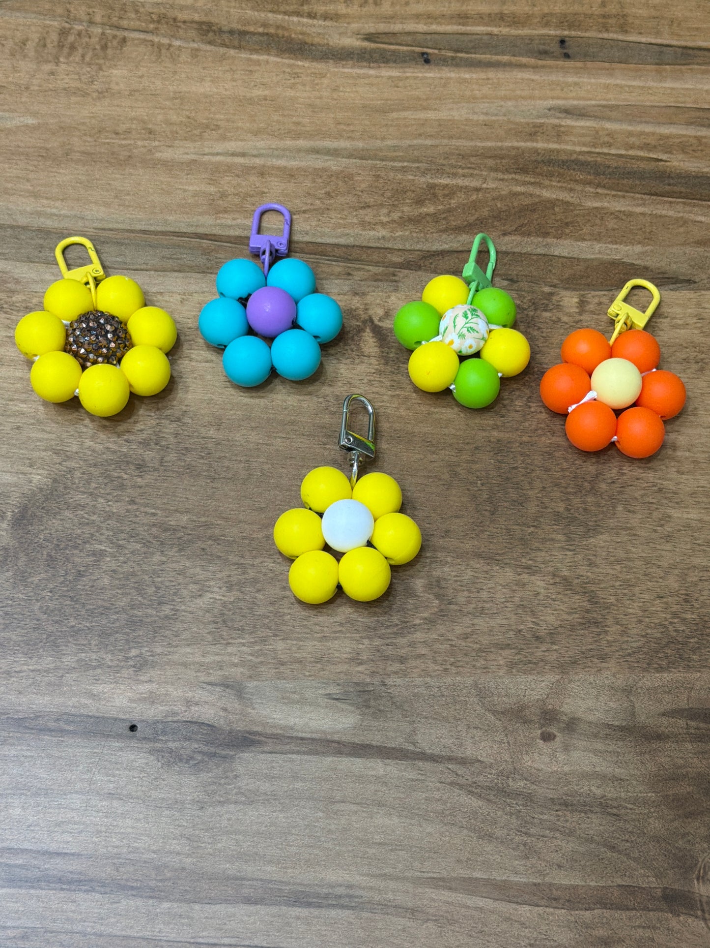 Create your own color flower keychains